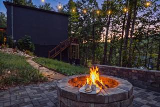 Green & Black Bear Cabins By Beyond Expectations - 8