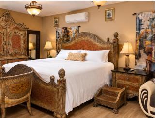 Beautiful large bedroom - 9