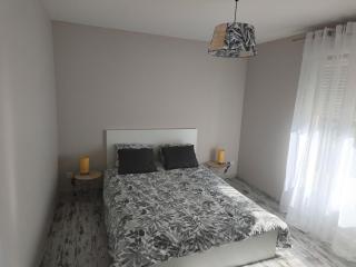 l escapade - 1