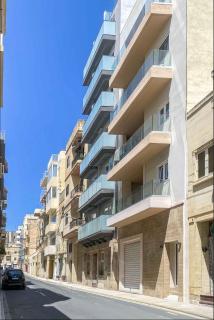 Private King Room, Bath, Lounge & Terrace near Sliema - 3