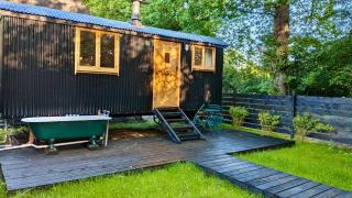 Luxury Shepherd Hut w Outdoor Bath at Powis Estate - 9