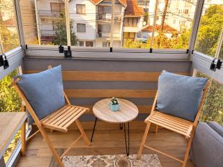 Modern Apartment in a Trendy Central Location - 7