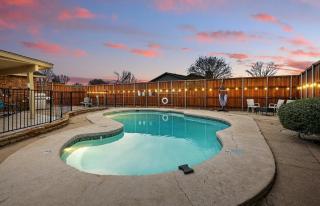 Livingston Oasis - 4BR Pool Retreat Near Dallas - 0