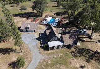 Yosemite Meadow Retreat - 4