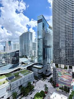 Gorgeous Upscale Condo in the Middle of Brickell - 3