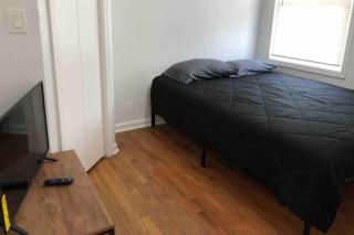 Private 2 bedroom and 1 bathroom house in a quiet area and convenient to NYC bus and train - 7