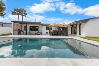 Waterfront Pool I Paddleboards Firepit & Fishing - 2