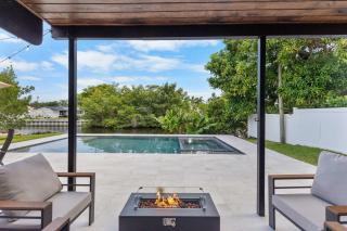 Waterfront Pool I Paddleboards Firepit & Fishing - 1