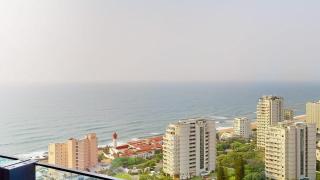 Beachfront Suite Ocean-View Balcony 300Mb Fibre - 8