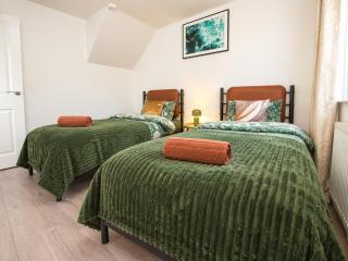 Gorgeous 3 Bed Home - Contractor & Corporate Stays - 2