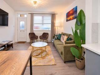 Gorgeous 3 Bed Home - Contractor & Corporate Stays - 1