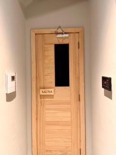 Sky Studio with Rooftop Heated Pool & gym - 6