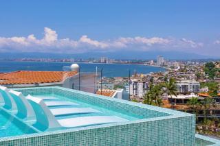 Luxury Condo with Breathtaking Views - 9
