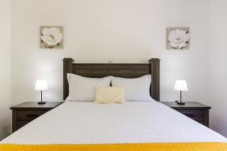 Villa Nova Townhouse Unit #2 - 6