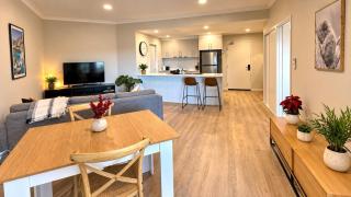 Stylish Perth Apartment with Balcony & Parking - 7