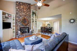 Lake Hamilton Retreat w Private Dock and Deck - 5