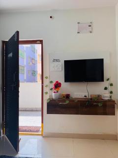 Emerald Nest - Cozy 1BHK near AIG Hospital - 0