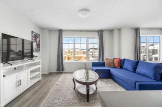 4 Bedroom Town Home with Garage Parking, Fast WiFi, Smart TV with Netflix, Fully Equipped Kitchen, Sleeps 10, Ideal for Families - 8
