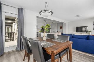 4 Bedroom Town Home with Garage Parking, Fast WiFi, Smart TV with Netflix, Fully Equipped Kitchen, Sleeps 10, Ideal for Families - 3