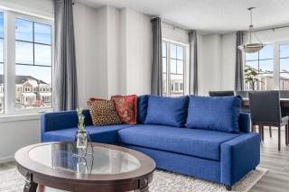 Airdrie 4BR Townhome – 4 Queen Beds, Garage, Family Friendly, Sleeps 10 - 9