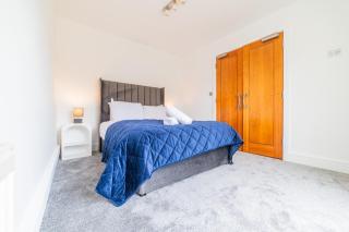 Large 4BR House with Garden at Cardiff Bay with Free Parking - 8