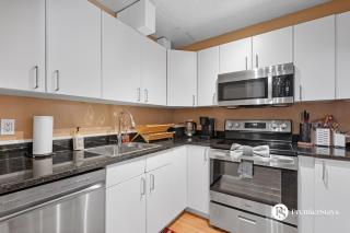 2-Storey Condo in The Fortress with Pool, Gym, WiFi, Parking - 1