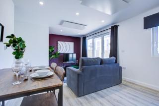 Penny Place Retreat – Central 2BED 2BATH by Station and Free Parking - 6