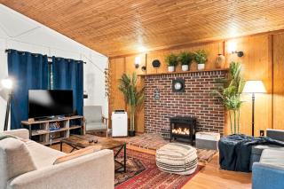 River Cabin w Hot Tub, Screened Porch & Fire Pit - 2