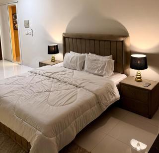 The Luxe Den 1 BR Self CheckInn TopCity 1 Near Airport - 7