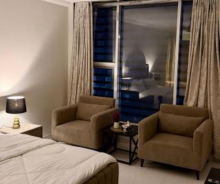 The Luxe Den 1 BR Self CheckInn TopCity 1 Near Airport - 5