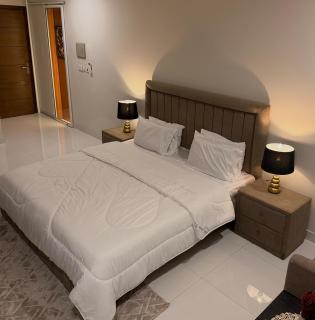 The Luxe Den 1 BR Self CheckInn TopCity 1 Near Airport - 3