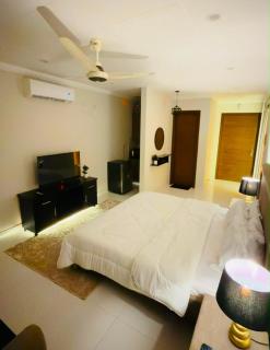 The Luxe Den 1 BR Self CheckInn TopCity 1 Near Airport - 9