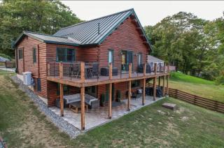 Luxurious Lakefront Log Home with Private Dock - 0