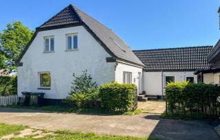 4 Bedroom Cozy Home In Allinge - 0