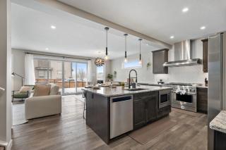 Large Luxury Home Featuring Entertain Room with Karaoke Air Hockey and Pool Table - 8