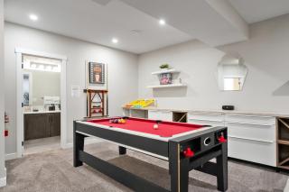 Large Luxury Home Featuring Entertain Room with Karaoke Air Hockey and Pool Table - 7