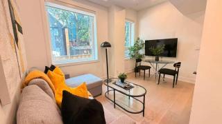 Modern West End 1BR Walk to Queen West & Lake - 4