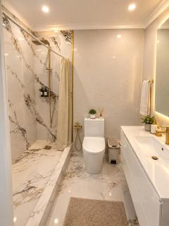 Premium 3BR Apartment 4u - Almaty - 7