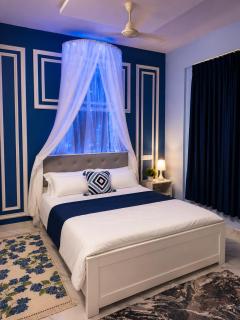 AC 1BHK with Lake View Balcony - 6