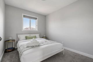 Cornerstone 3BR Home near Calgary Airport – King Ensuite, Fireplace, Double Garage - 4