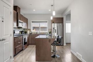 Cornerstone 3BR Home near Calgary Airport – King Ensuite, Fireplace, Double Garage - 9