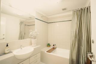 Zen Haus, Japandi 2BR, Walk to CBD and Convention - 4