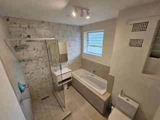 Glenhazel Apartments - 9
