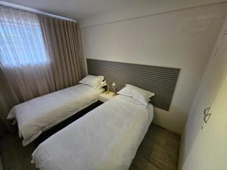 Glenhazel Apartments - 1