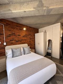 The 260 Collection Luxury City Apartment - 6