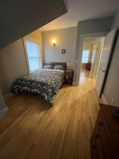 Beautiful 3 Bdrm Carriage House, 2 Blocks to UVMMC - 8