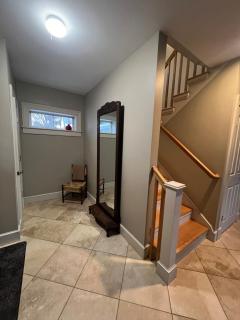 Beautiful 3 Bdrm Carriage House, 2 Blocks to UVMMC - 1