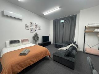 Central City Spacious Studio Near Riverside Market - 0