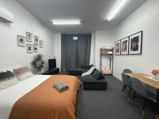 Central City Spacious Studio Near Riverside Market - 7