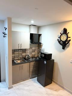 Cozy 1 bed apartment with private balcony - 4
